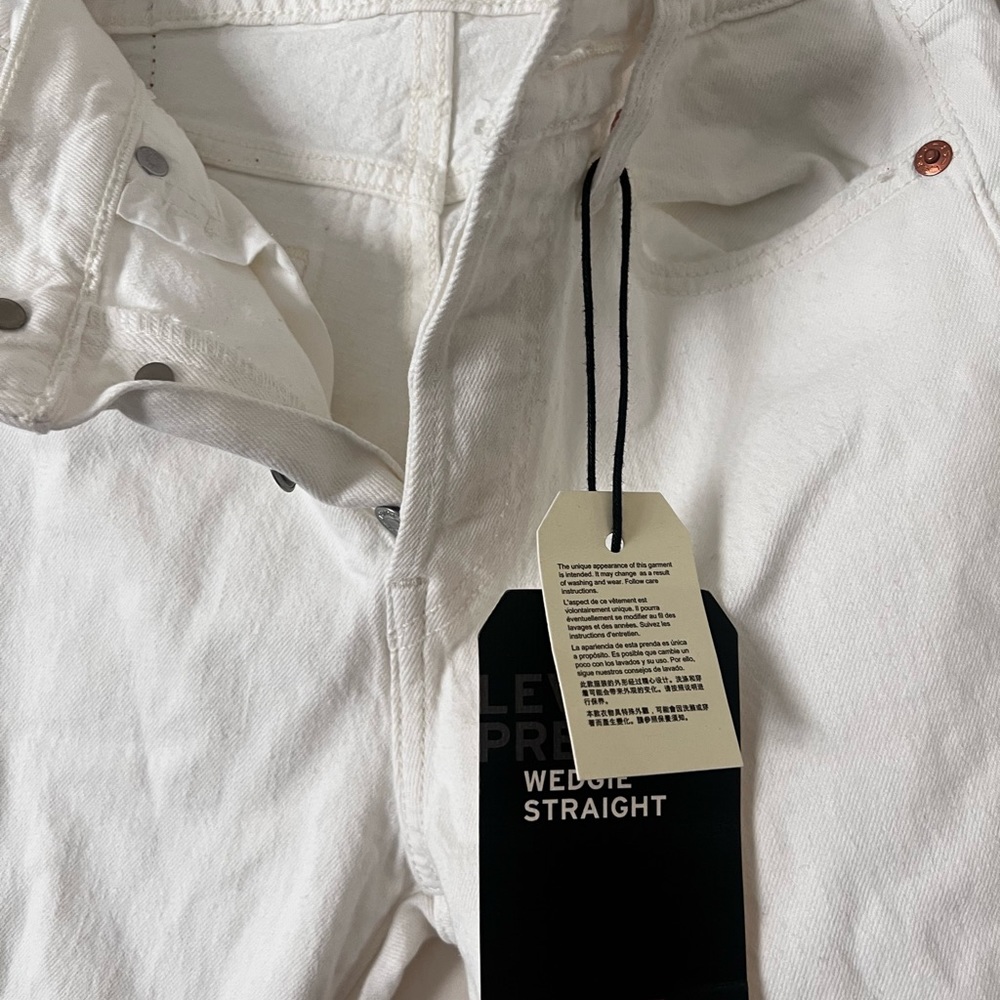 Levi’s Wedgie Straight High Rise Jeans - Picture 4 of 5